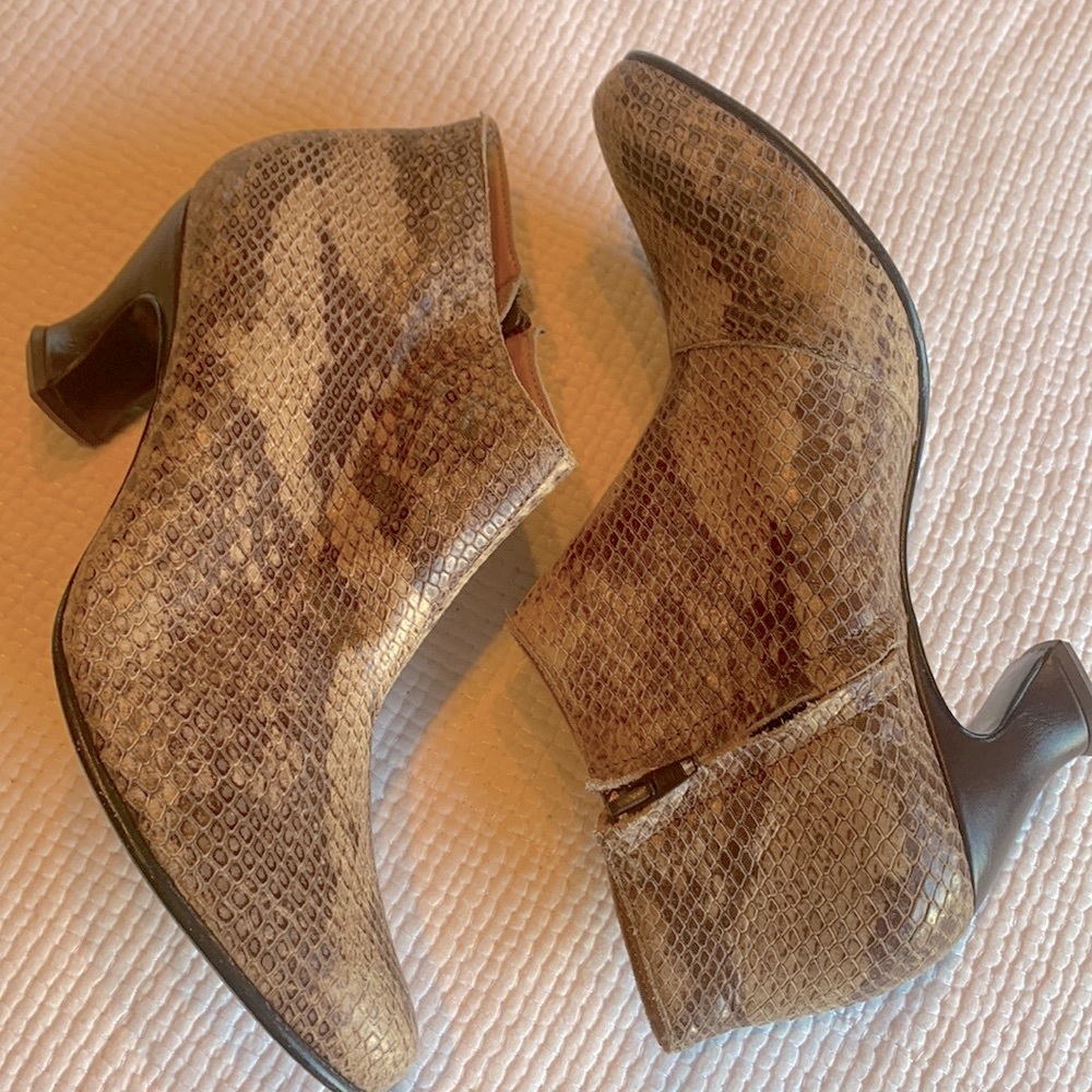 John Fluevog Leather Bootie